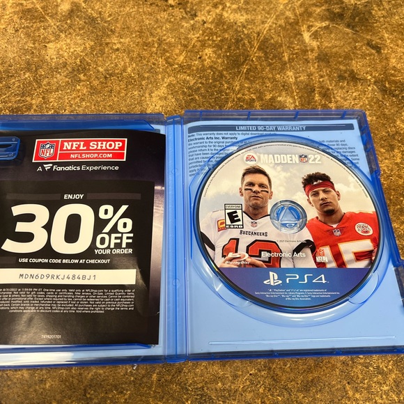 PlayStation 4 Madden 22 game - Picture 2 of 4